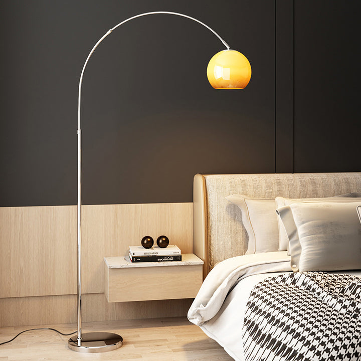 Lampe de sol contemporaine scandinave avec abat-jour rond en verre et tige de pêche en fer à 1 lumière pour salon 