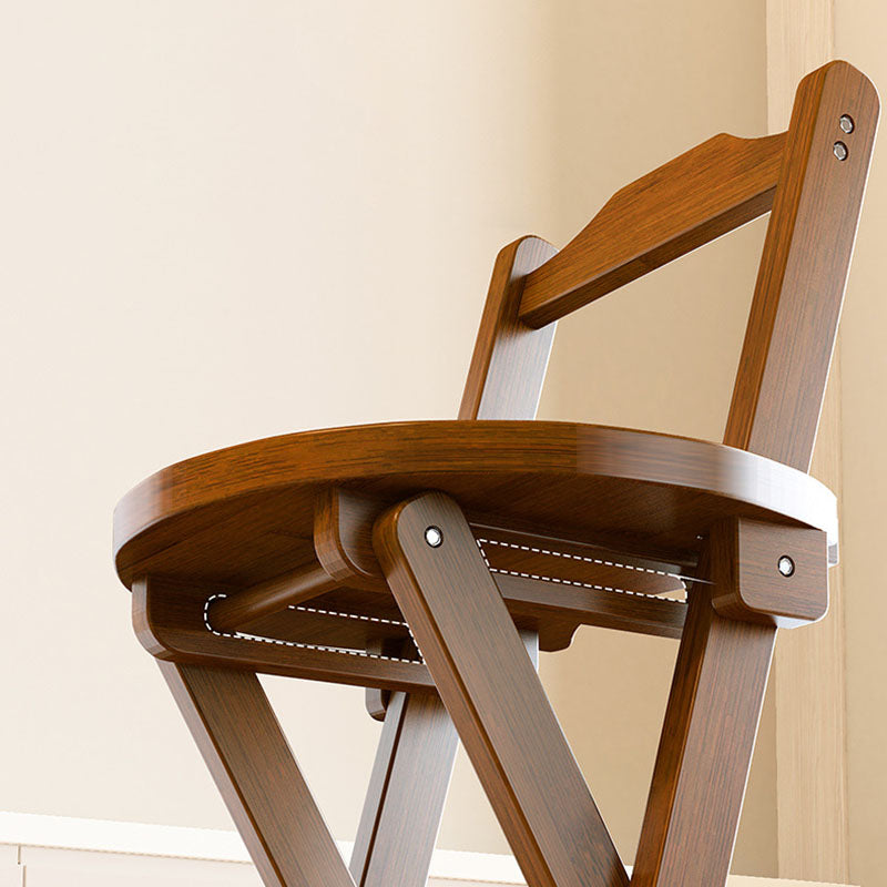 Simplicidad contemporánea Taburete de bar plegable con patas en forma de X de bambú Respaldo bajo Reposapiés para comedor 