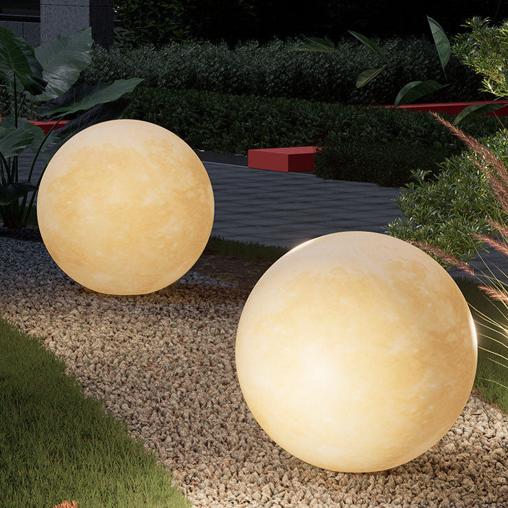 Zeitgenössische nordische wasserdichte Solar-Pendelleuchte aus PE-Harz mit rundem Mond-LED-Licht für Terrasse im Freien 