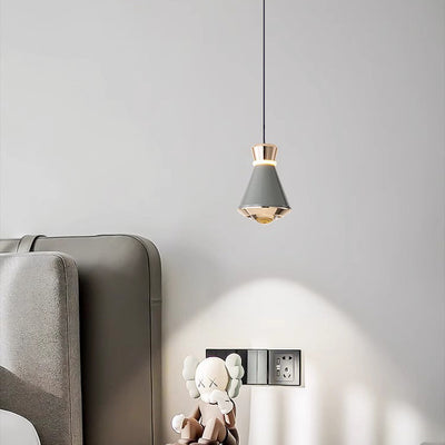 Zeitgenössische nordische konische Aluminium-Acryl-LED-Pendelleuchte für Wohnzimmer 