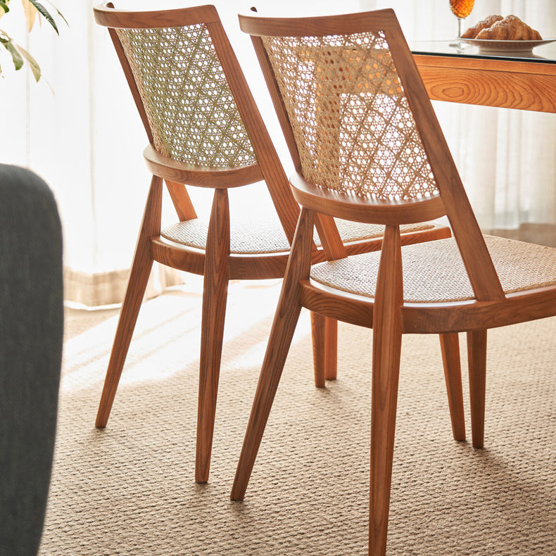 Chaise de salle à manger avec dossier en rotin vintage traditionnel et cadre en bois pour salle à manger 