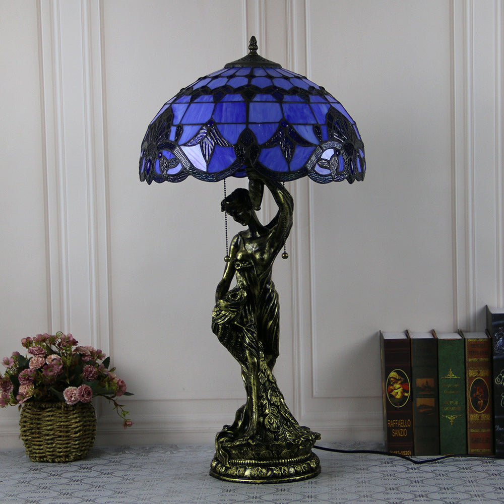 Lampe de table à 2 lumières avec base de femme jolie en forme de vache en diamant de raisin en dôme de verre en résine Tiffany traditionnel pour chevet 