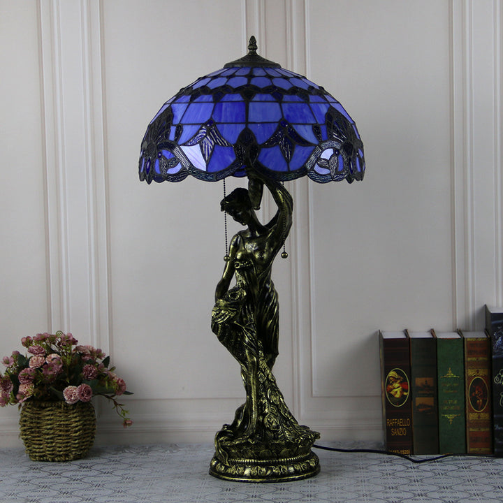 Lampe de table à 2 lumières avec base de femme jolie en forme de vache en diamant de raisin en dôme de verre en résine Tiffany traditionnel pour chevet 