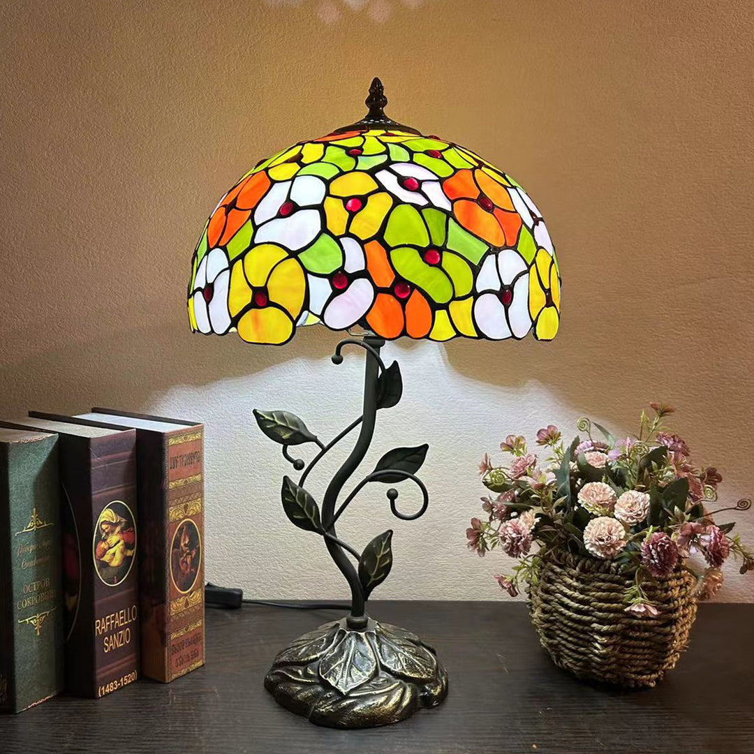 Lampe de table traditionnelle Tiffany en résine avec dôme conique et motif de fleurs et feuilles à 1 lumière pour chevet 