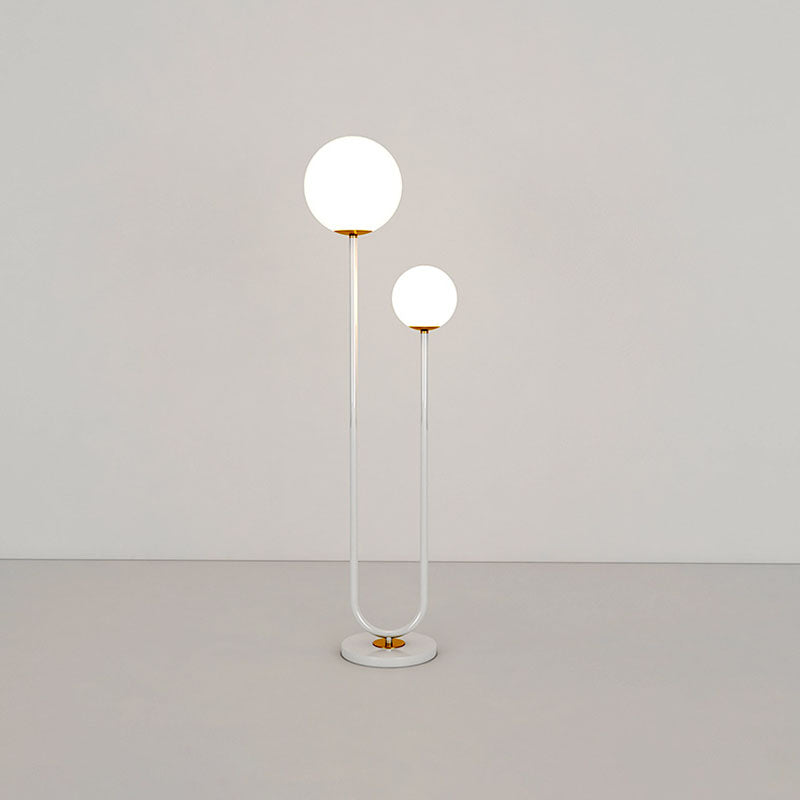 Moderner minimalistischer langer runder Ball Eisen Glas 2-Licht Stehlampe für Schlafzimmer 