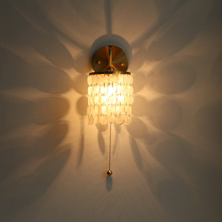 Traditional Vintage Round Shell Crystal Iron Frame 1-Light Wall Sconce Lamp For Living Room