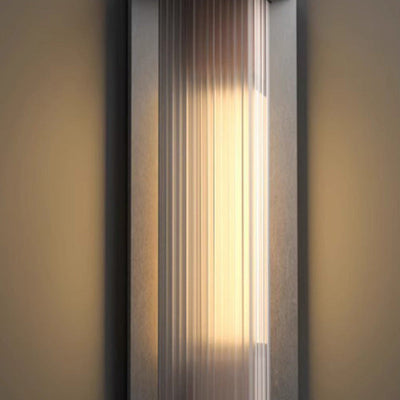 Lampe murale LED d'extérieur en forme de prisme triangulaire en acier inoxydable solaire étanche à la simplicité moderne pour jardin 