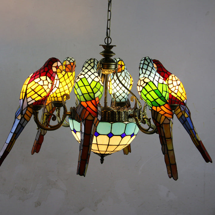 Traditioneller Tiffany Dome Parrot Alloy Buntglas 8-Licht Kronleuchter für Wohnzimmer 