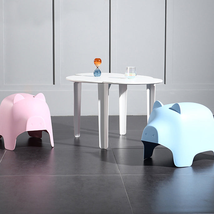 Mesa infantil moderna minimalista de PP con diseño de nube y cuatro patas para sala de estar 