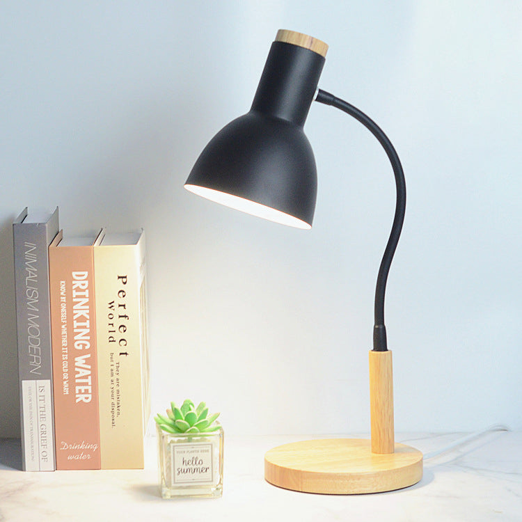 Zeitgenössische nordische Tischlampe aus Eisen mit rundem Schirm und Holzsockel, 1 Licht, für das Home Office 