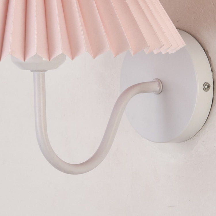 Applique murale contemporaine nordique en tissu avec tige incurvée en fer et champignon, 1 lumière pour chambre à coucher 