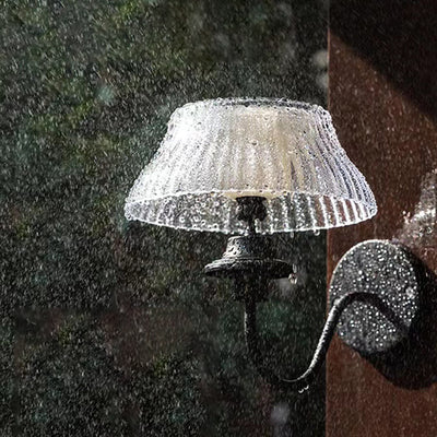 Zeitgenössische Retro Solar Eisenlegierung ABS LED wasserdichte Wandleuchte für den Außenbereich 