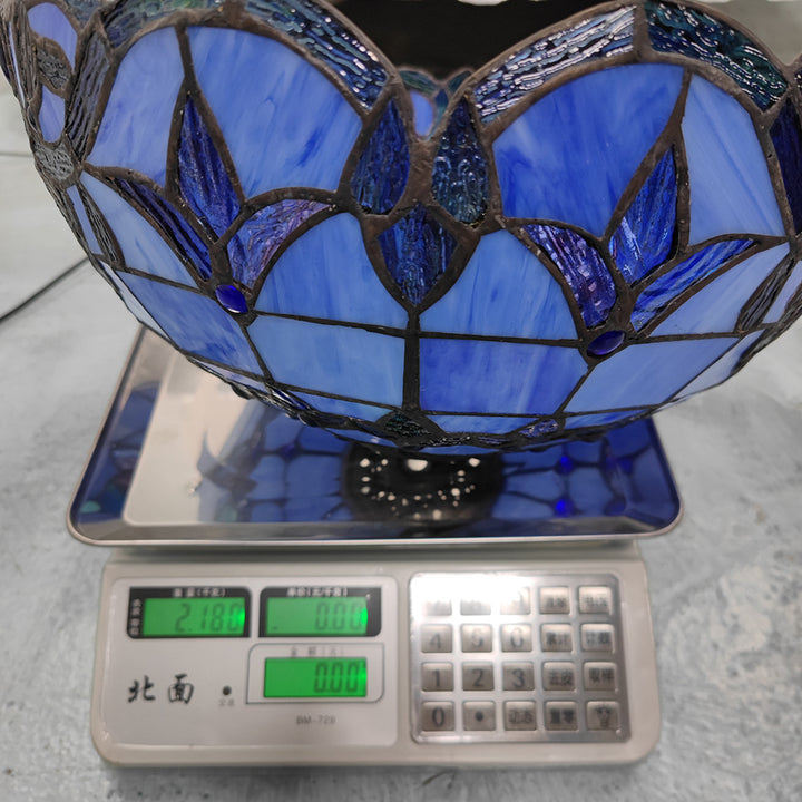 Lampe de table à 2 lumières avec base de femme jolie en forme de vache en diamant de raisin en dôme de verre en résine Tiffany traditionnel pour chevet 