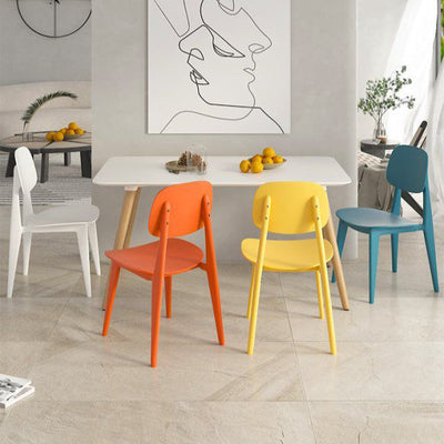 Chaise de salle à manger carrée en plastique macaron scandinave contemporaine avec dossier pour salle à manger 