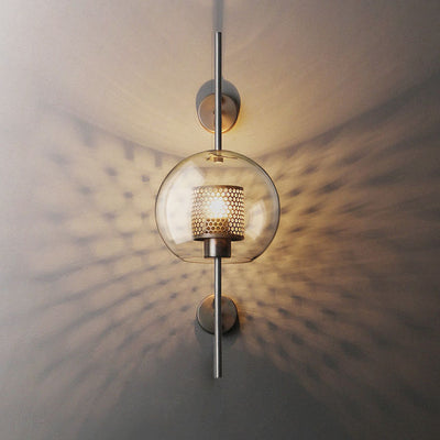 Zeitgenössische Wandlampe mit industriellem Eisenrahmen und kugelförmigem Glasschirm, 1-Licht für Schlafzimmer 