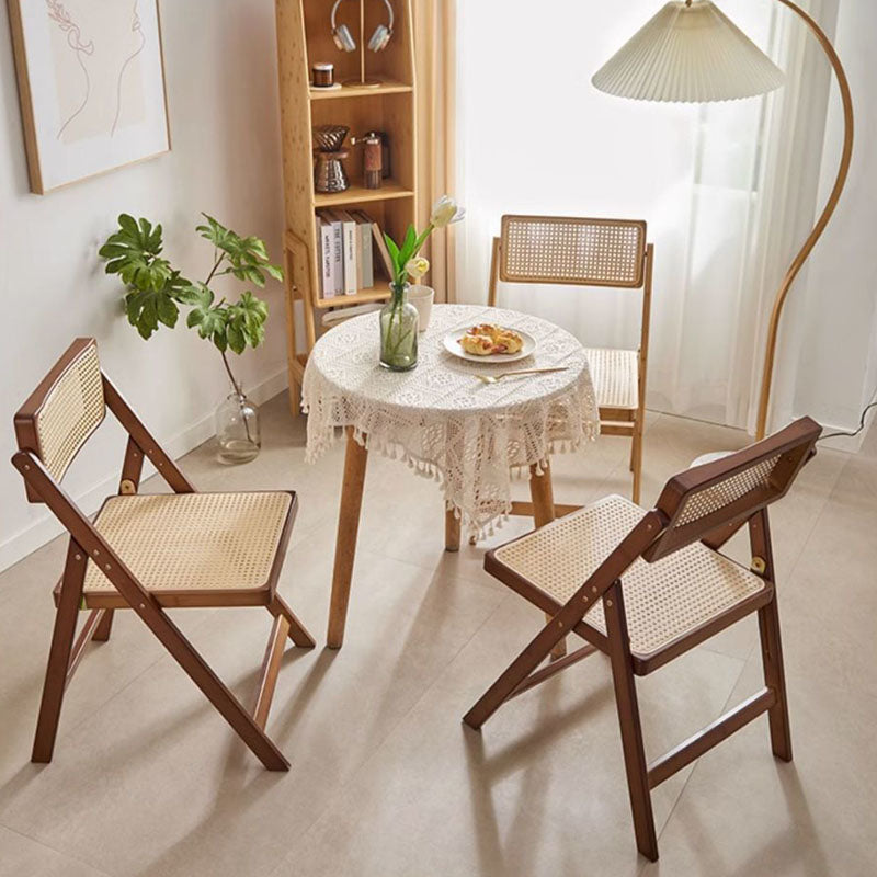 Moderner minimalistischer klappbarer Esszimmerstuhl aus quadratischem Harz-Rattan-Geflecht und Bambus mit Rückenlehne und Armlehnen für das Esszimmer 