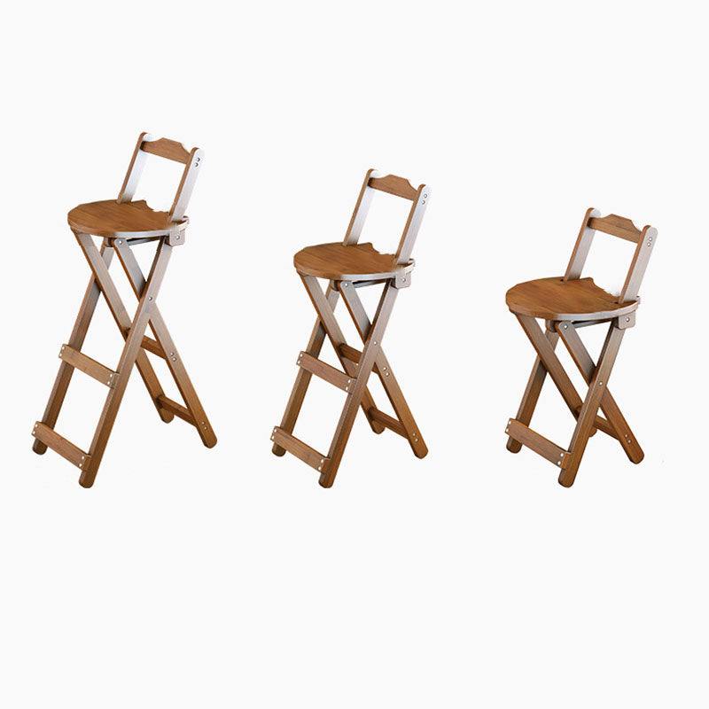 Simplicidad contemporánea Taburete de bar plegable con patas en forma de X de bambú Respaldo bajo Reposapiés para comedor 