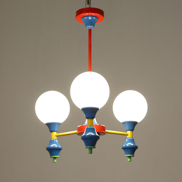 Zeitgenössischer nordischer Kronleuchter mit Eisenrahmen und Glaskugelschirm, 3/5 Lichter, für Wohnzimmer 