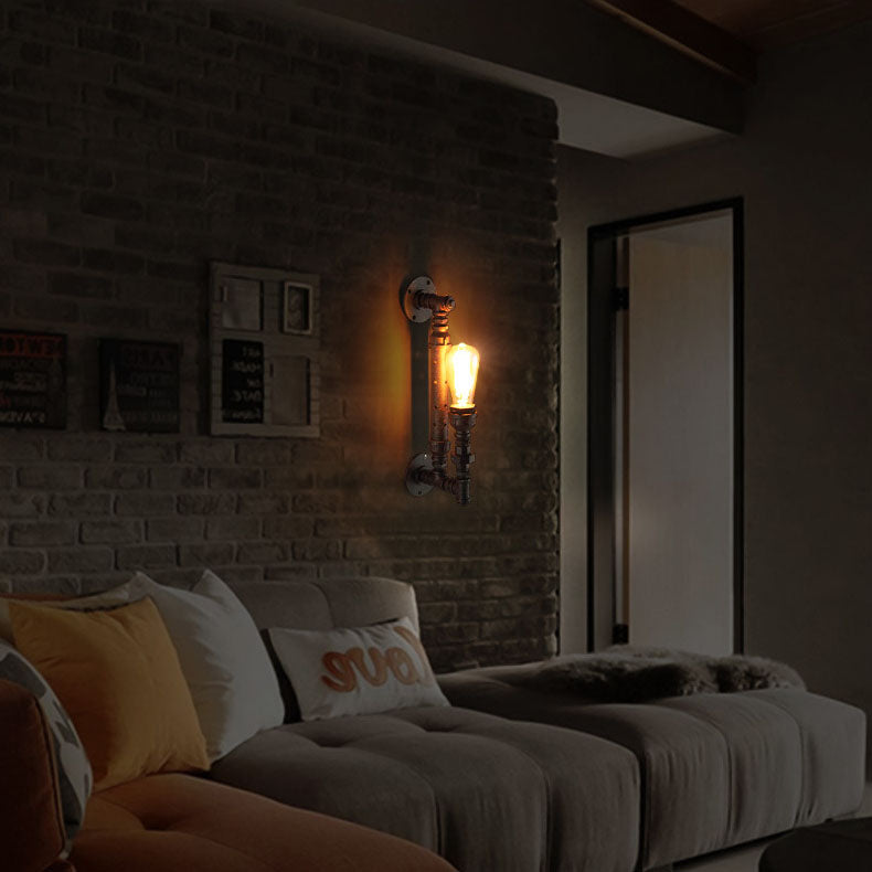 Traditionelle koloniale Wasserrohr-Wandleuchte aus Metall mit 1 Licht für Schlafzimmer 