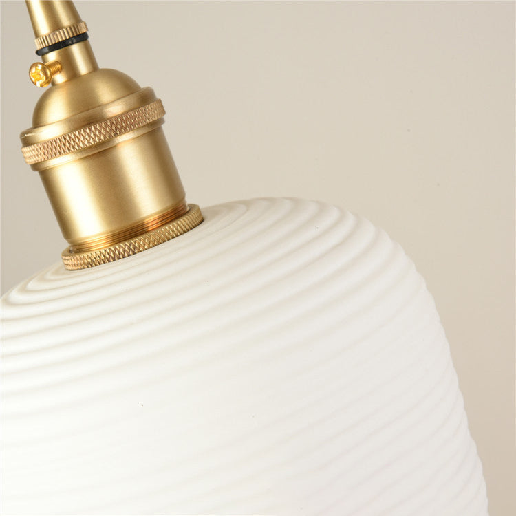 Lustre suspendu en céramique à rayures cylindriques irrégulières nordiques contemporaines avec cuivre et 1 lumière pour salon 