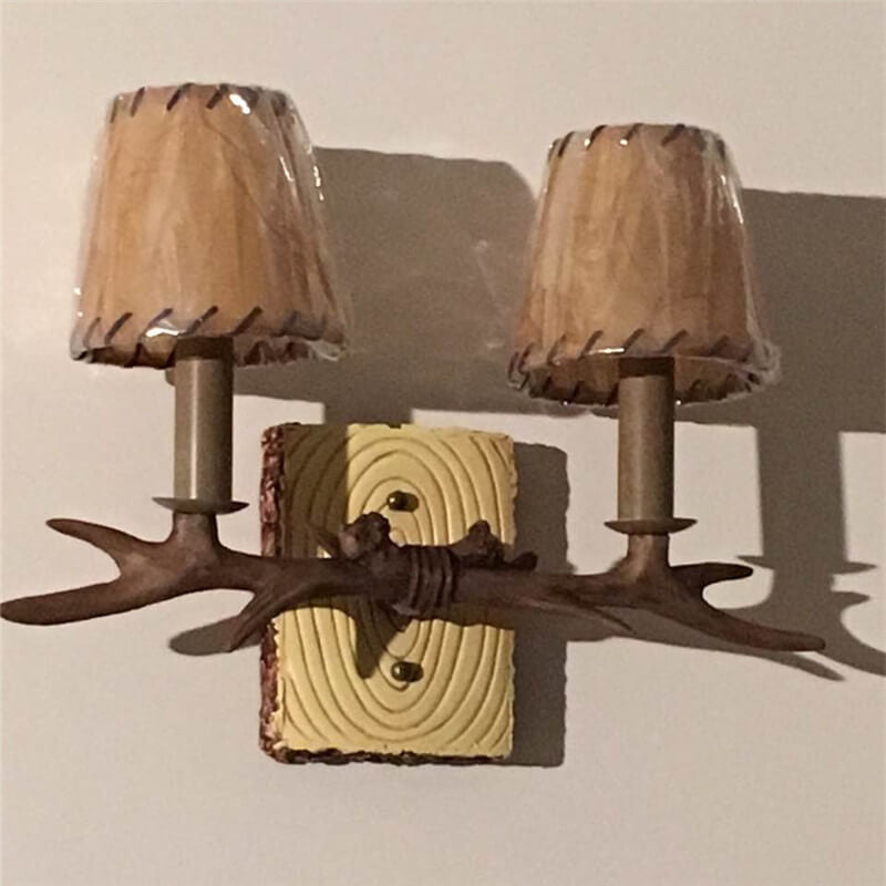 Lámpara de Aplique de Pared de 2 Luces con Pantalla de Papiro Falso de Resina de Hierro de Cornamenta Vintage Tradicional para Sala de Estar 