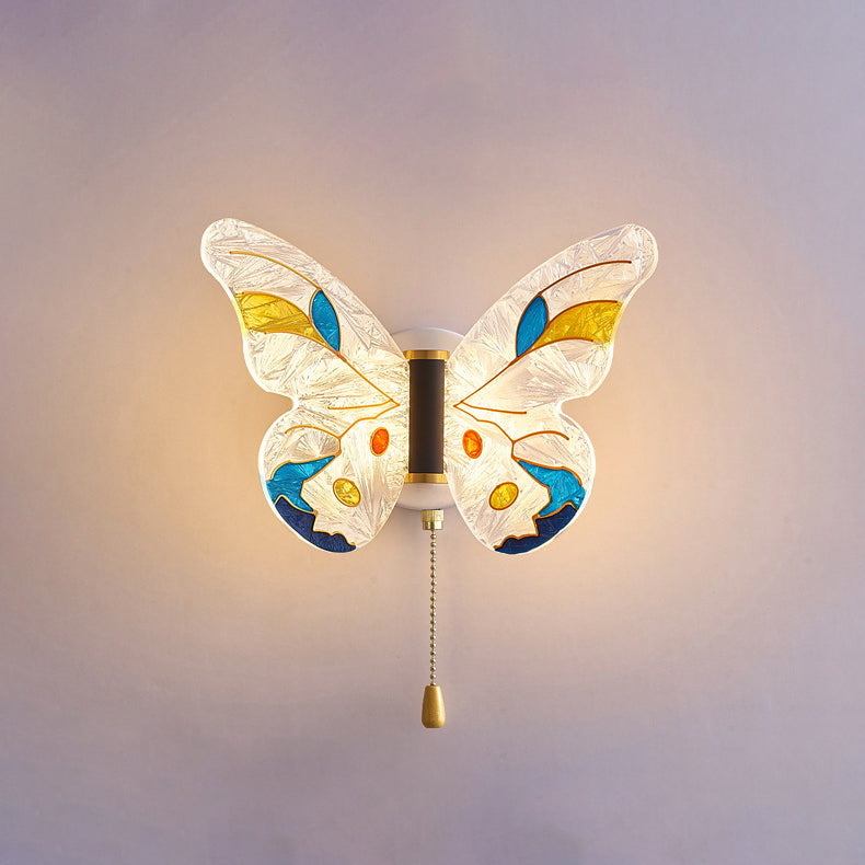 مصباح حائط LED بتصميم فراشة إبداعية معاصرة بأجنحة أكريليك ملونة ومينا حديد لغرفة المعيشة 
