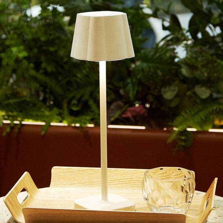 Zeitgenössische nordische Einfachheit Metall Pilz LED Tischlampe für das Schlafzimmer 