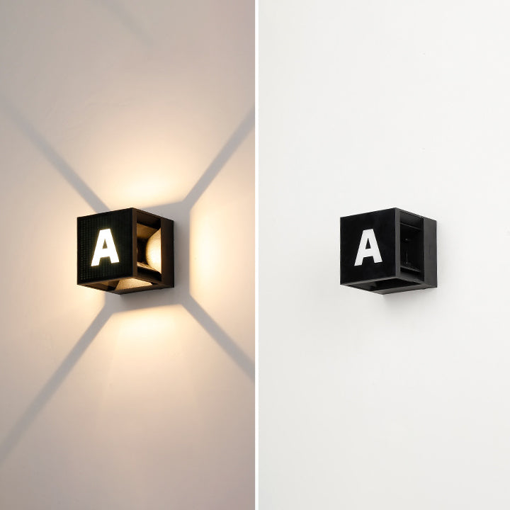 Applique murale extérieure étanche à LED solaire carrée en ABS à la simplicité contemporaine pour jardin 
