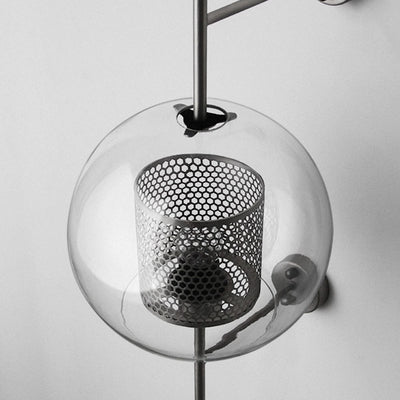 Zeitgenössische Wandlampe mit industriellem Eisenrahmen und kugelförmigem Glasschirm, 1-Licht für Schlafzimmer 