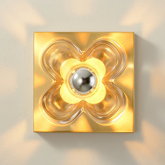 Moderne minimalistische runde quadratische Kleeblatt-Kupferglas-1-Licht-Wandleuchte für Schlafzimmer 