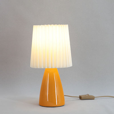 Lampe de table à 1 lumière avec base en céramique plissée en tissu de simplicité contemporaine pour salon 