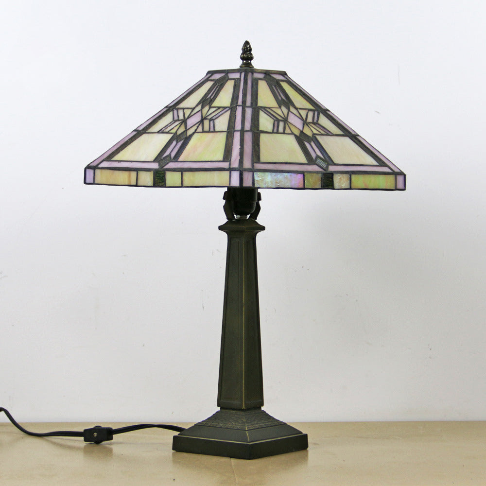 Traditionelle Tiffany Conic Diamond Deer Legierung Glas 1-Licht Tischlampe für das Studium 