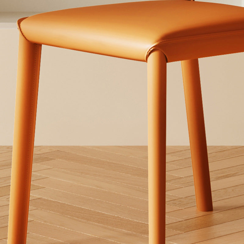 Moderner minimalistischer quadratischer ovaler Rücken aus echtem Leder Kohlenstoffstahl Esszimmerstuhl für das Esszimmer 