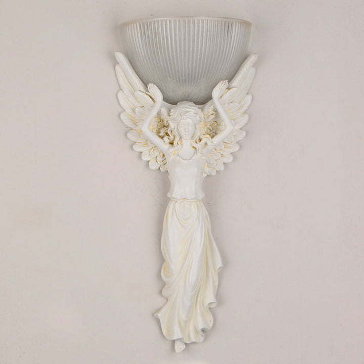 Traditionelle europäische Harzglas-Engelsstatue 1-flammige Wandleuchte für Wohnzimmer 