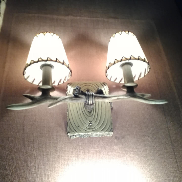 Lámpara de Aplique de Pared de 2 Luces con Pantalla de Papiro Falso de Resina de Hierro de Cornamenta Vintage Tradicional para Sala de Estar 