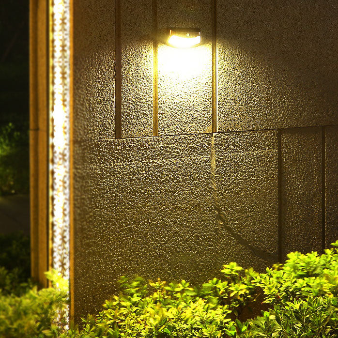 Moderne Einfachheit Kupfer Kunststoff Solar Quadratische LED Außenwandleuchte für den Garten 