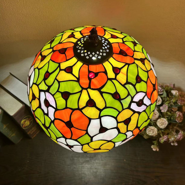 Lampe de table traditionnelle Tiffany en résine avec dôme conique et motif de fleurs et feuilles à 1 lumière pour chevet 
