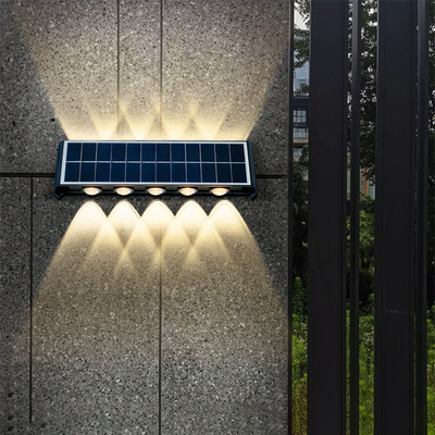 مصباح حائطي LED مستطيل مقاوم للماء من ABS PMMA بتصميم عصري بسيط للطاقة الشمسية للفناء الخارجي 