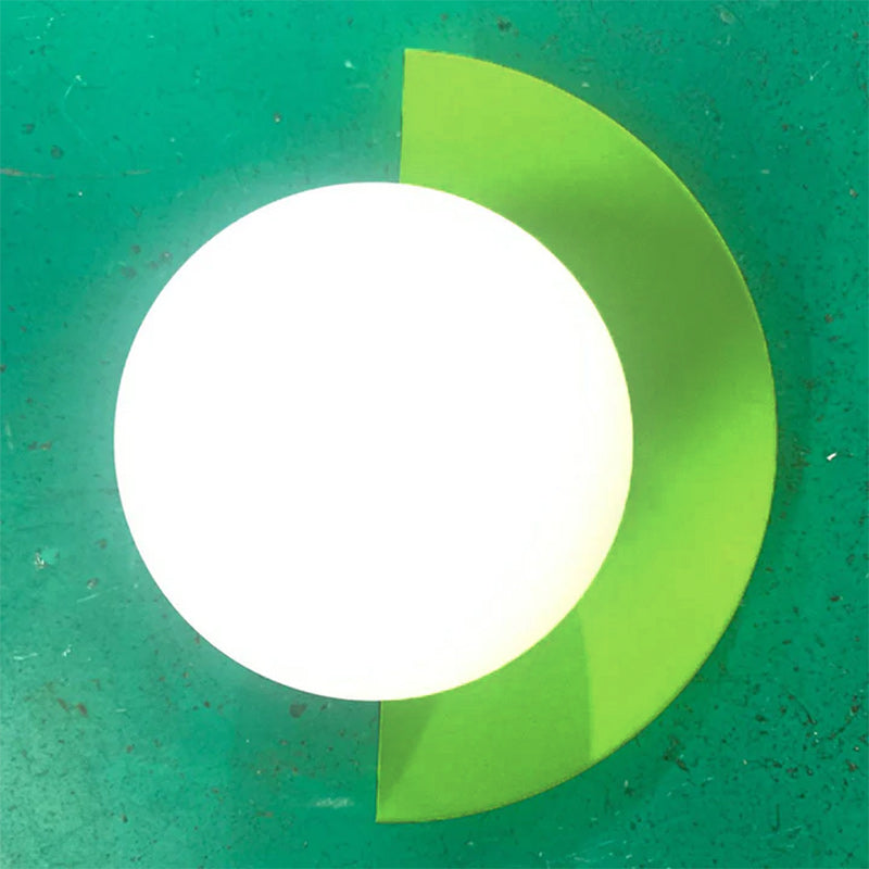 Conception moderne minimaliste en verre sphérique coloré demi-cercle appliqué murale 1 lumière 