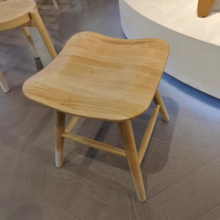 Zeitgenössischer nordischer quadratischer Hocker aus Eschenholz als Fußstütze für das Schlafzimmer 