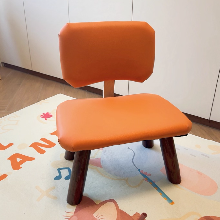 Moderner nordischer quadratischer niedriger Hocker aus Kunstleder und Kautschukholz ohne Armlehnen mit Rückenlehne für das Unterhaltungszimmer 