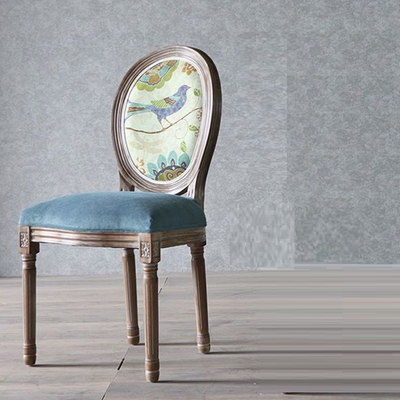 Chaise de salle à manger en tissu de velours avec cadre en bois incurvé européen traditionnel et vieilli, dossier rond pour salle à manger 