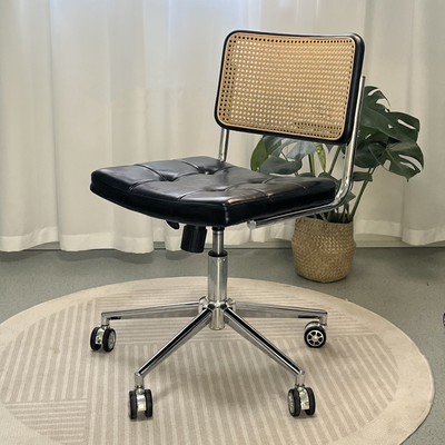 現代的なレトロウィービングラタンPUレザースチール合金リフト可能なスクエアデスクチェアの背もたれホームオフィス用 