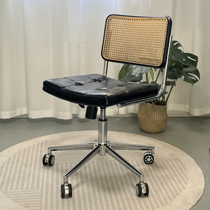 現代的なレトロウィービングラタンPUレザースチール合金リフト可能なスクエアデスクチェアの背もたれホームオフィス用 