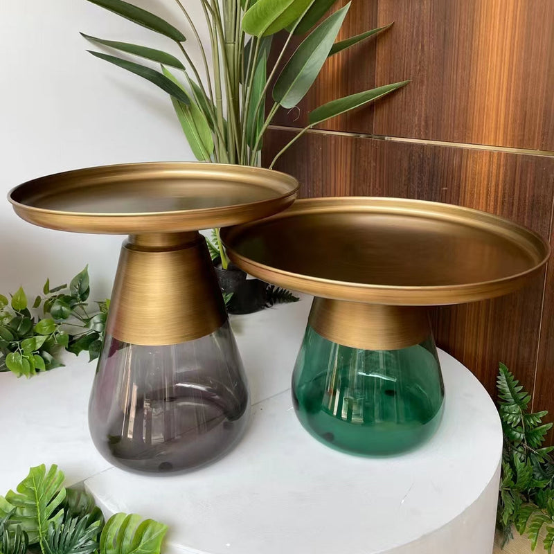 Zeitgenössischer skandinavischer runder Metall-Glas-Couchtisch mit 1-Tablett-Aufbewahrung für das Wohnzimmer 