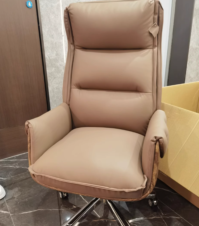Moderner Luxus-Bürostuhl aus echtem Leder, Sperrholz und Aluminium, rechteckige Rückenlehne, mit Fußstütze und Rollen für Arbeitszimmer und Homeoffice 