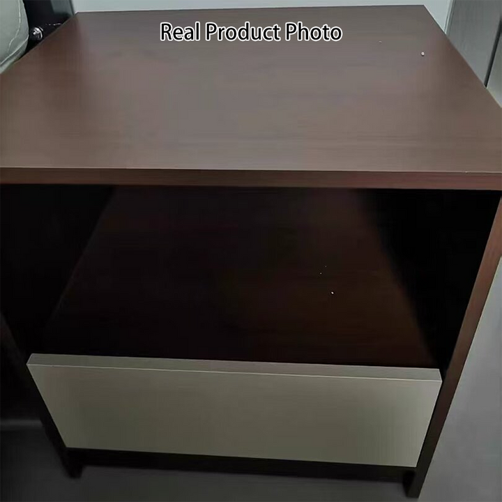 Moderner minimalistischer Nachttisch aus mitteldichter Faserplatte mit einer Schublade für das Schlafzimmer 