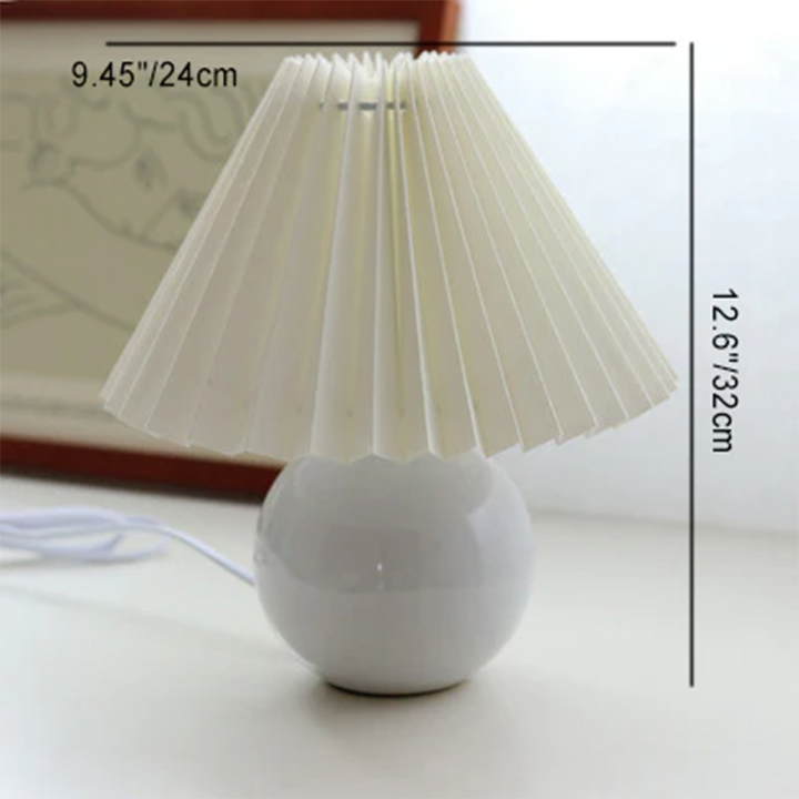 Zeitgenössische Retro Plissee Stoff Runde Keramik Basis 1-Licht Tischlampe für Schlafzimmer