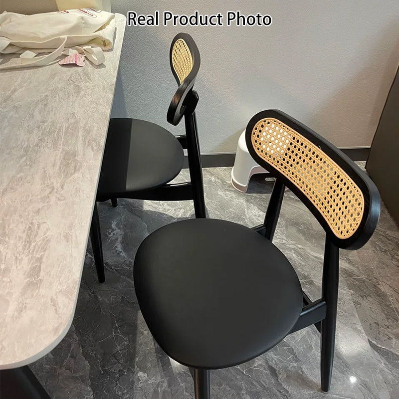 Chaise de salle à manger traditionnelle japonaise en simili cuir carré avec dossier et pieds évasés en bois pour salle à manger 