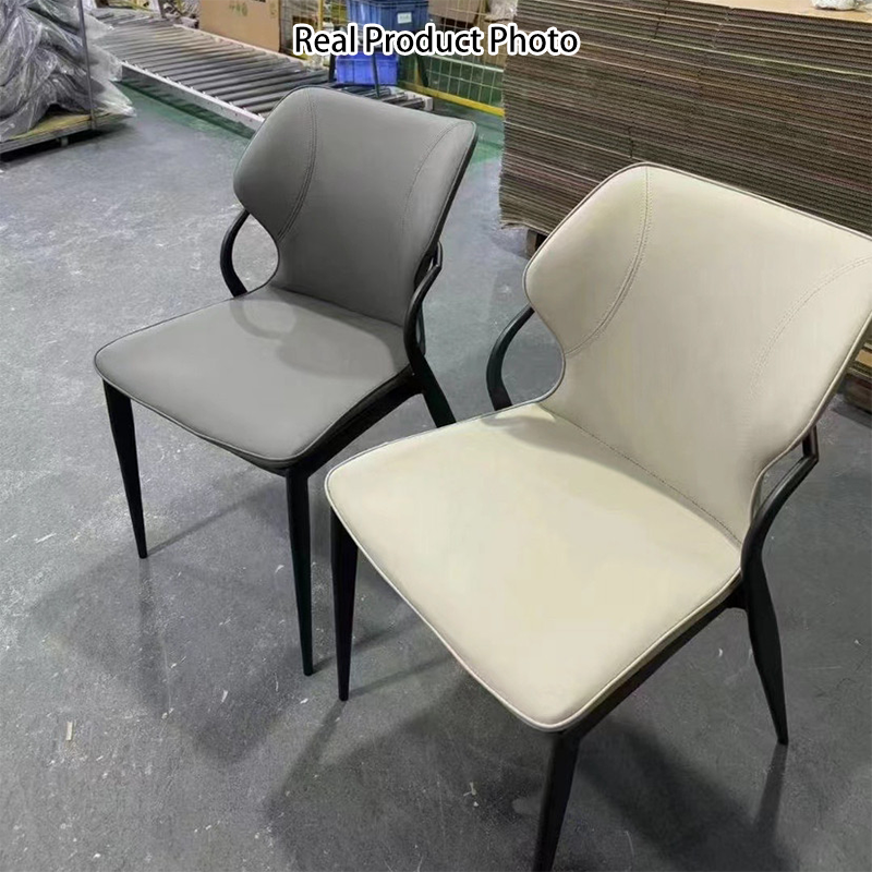 Chaise de salle à manger contemporaine nordique en faux cuir avec dossier en acier au carbone sans accoudoirs pour salle à manger 